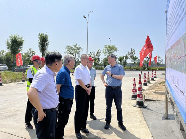 安庆市副市长关家涛调研S22天天高速安潜段项目